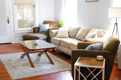 Image de Historic 3-bedroom coastal cottage in charming downtown Pensacola near the beach