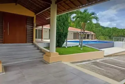 Image de Finca Privada de 6 Habitaciones con Piscina, Cancha de Fútbol y Vistas
