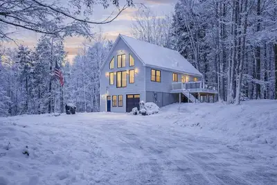 Image de Northview Chalet | Brand New, Hot Tub, Spacious