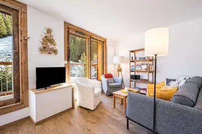 Image de Appartement T3 rénové pour 4 à Courchevel Moriond, skis aux pieds avec parking privé