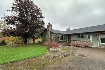 Image de Spacious 4-bedroom home centered in the countryside only 6 minutes from downtown