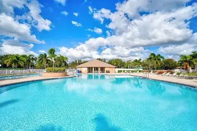 Image de Peaceful Lakeside Stay with Private Screened Patio