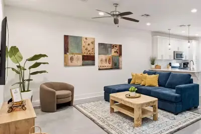 Image de New•King Bed•Monthly Stays•Garage•Near Airport