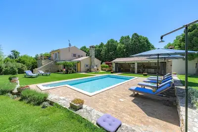 Image de Villa Lipa with Heated Pool, Sauna & Wine Cellar