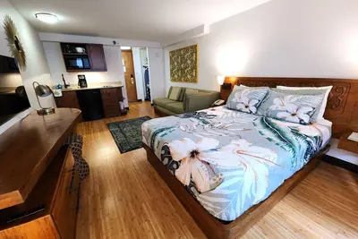 Image de < New in Central Waikiki > Boutique hotel studio with kitchenette