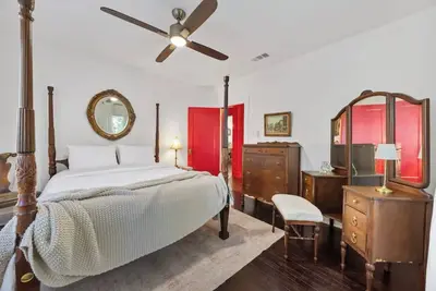 Nice 2-bedroom cottage with Ac in charming Arlington