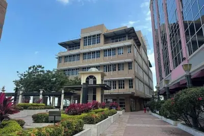 Image de Executive Loft - Work or tourism in bustling, safe urban center &business hub.