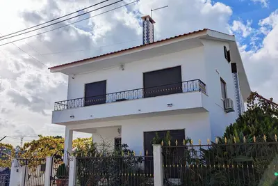 Image de Large 8br Family & Group Villa w/ Terrace • Ac - Sleeps 22 Near Lisbon & Beaches