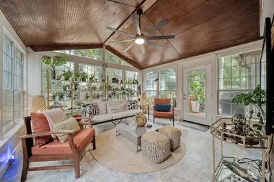 Image de Hummingbird House w Private Game Cottage