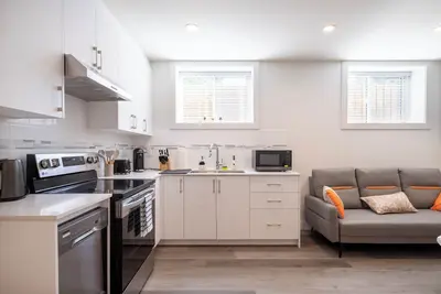 Image de Delightful 2-bedroom condo in vibrant Vancouver neighborhood