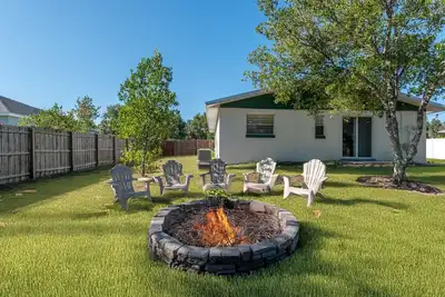 Image de Dog-Friendly Home w/ Patio, Grill + Fire Pit!