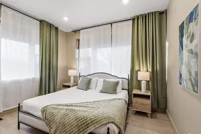 Image de Historic Peach St Grand Suite | Sleeps 18