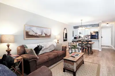 Image de 15 Minute Walk To Downtown Gatlinburg - Cozy Condo, Sleeps 5