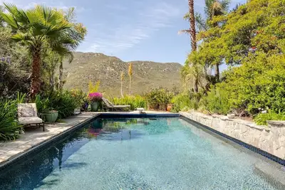 Image de Cozy & romantic tiny house w/magnificent views, hillside pool, & adorable goats