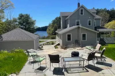 Image de Wonderful 6-bedroom house overlooking Robinhood Cove in charming Georgetown.