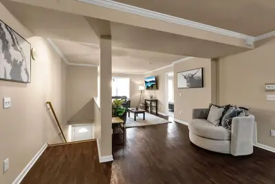 Image de Spacious 3 bed/3 bath apartment near airport/Ub