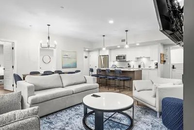 Image de 3 bedroom + 2 bath -🏔️Rockies Refuge⛰️ heated outdoor pool and hot tub/full gym
