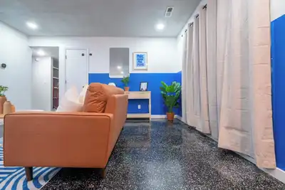 Image de Newly Remodeled Apt + W/D, Carport / Near Mass