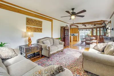 Image de Walk to Dtwn Warsaw: Family Home w/ Deck!