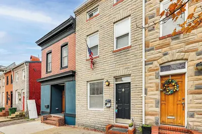 Image de Historic 3-Story Fells Point Rowhouse w/ Backyard!