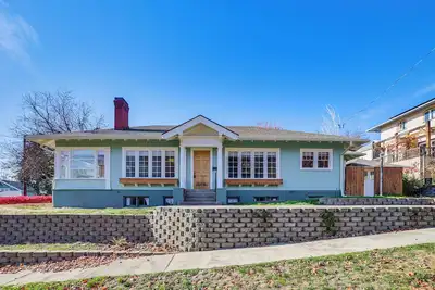 Image de 1 Mi to Pendleton Round-Up: Historic 'Elnor' Home