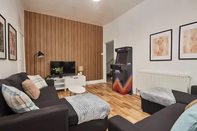 Image de 4 Bed House with Wi‑Fi and Free On‑Street Parking