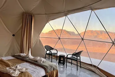 Image de Luxury Martian Bubble Tent with Panoramic Desert View – Wadi Rum