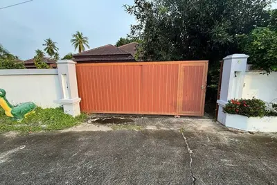 Image de 3-bedroom villa in peaceful Pattaya Bang Lamung District with Ac