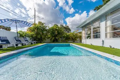 Image de Casa Palm Serenity I New Pool | Mins to the Beach