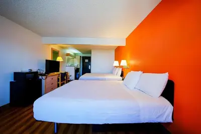 Image de 4 Affordable Rooms Ideal for Exploring Shops & Dining w/ Free Parking