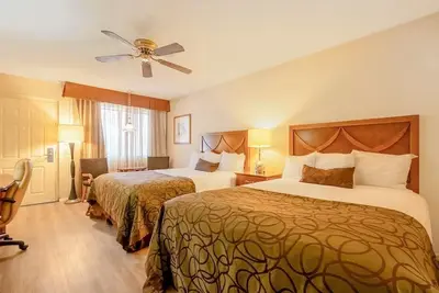 Image de 2 Queen Beds | Close to Gateway Park Fun | Gym Available 24/7