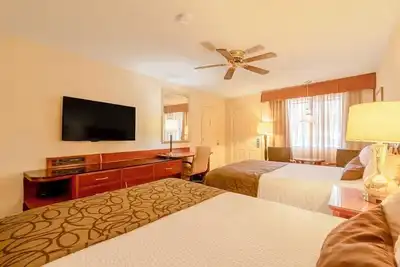 Image de Near Colorado River Sightseeing | 2 Queen Beds | Outdoor Pool