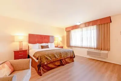 Image de Gym 24/7 Available | King & Queen Suite Retreat Close to Colorado River Kayaking