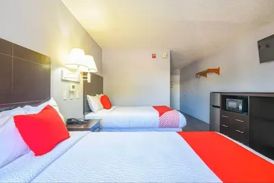 Image de Seasonal Pool | 3 Affordable Rooms Near Irving Arts Center Exhibits