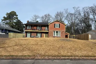 Image de Spacious home behind Graceland with 8 ft privacy fence