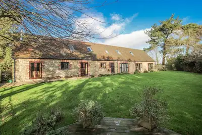 Image de Upper Home Farm, pet friendly, with pool in Cardington