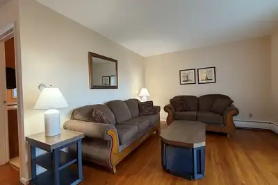 Image de Under 1 mile to Cdp, charming 4 bdrm, firepit