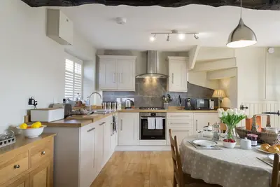 Image de Combining luxury with Cotswold charm, 1 Spring Cottage is the perfect couples retreat.