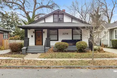 Image de Cottontown Bungalow - Fast WiFi - Walk Downtown