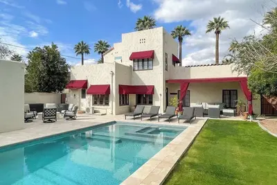 Image de Lux Historic Villa 3 King Beds, Pool, Spa, Firepit