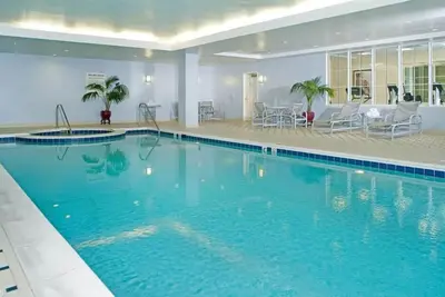 Image de 2 Units | Indoor Pool | Downtown Market St.