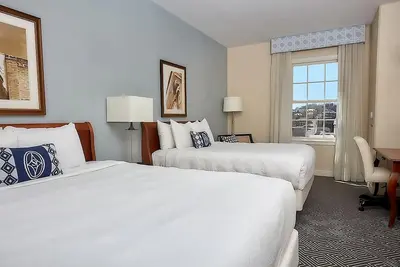 Image de 2 Queen Beds Suite | Indoor Pool | Pet-Friendly | Historic Staunton Stay