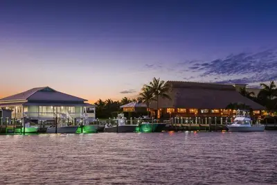 Image de Relaxing Getaway! 2 Elegant Rooms, Outdoor Pool, Free Breakfast!