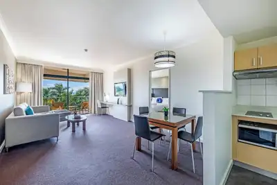 Image de Pool Relaxation on Esplanade across Two Apartments