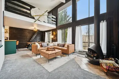 Image de 3-bedroom chalet in Hidden Valley Resort, slope views free shuttle to lodge