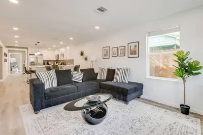 Image de Updated Home w/ Hot Tub in Houston's Northside!