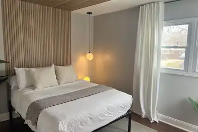 Image de Calm Cozy Home with King Bed, Washer & Dryer, Wifi & More