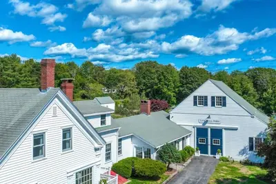 Image de A rambling farmhouse, now a modern and comfortable sanctuary for you to enjoy!