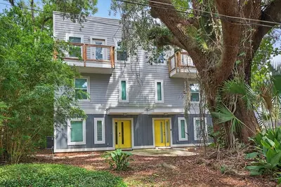 Image de The Compound - A Luxurious Midtown Townhome