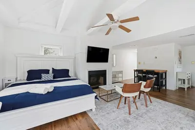 Image de The Lobbyist – Modern King Suite Near Downtown